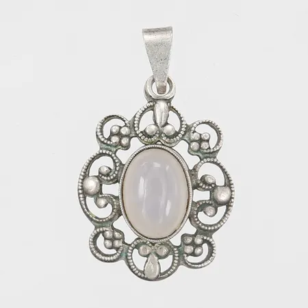 Hänge med blå sten, genombruten dekor, höjd inkl. ögla: 26mm, bredd: 16mm, 835/1000 silver Vikt: 1,6 g