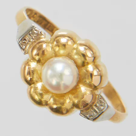 Ring, stl: 16¾, pärla, svenska stämplar, 18K  Vikt: 1,4 g