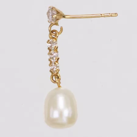 Örhänge, udda, plastpärla, vita stenar, längd 17mm, bredd 2-6,3mm, skev stift, saknar stopper, defekt, 18K Vikt: 0,7 g