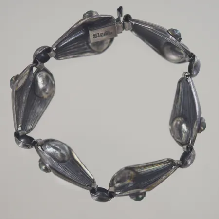 Armband med gröna stenar Alton 50-tal, längd 19 cm, bredd 2,5 cm Vikt: 25,1 g