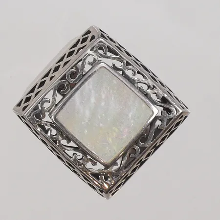 Ring mönstrad med pärlemo stl 16½ bredd 5-16mm silver 925/1000 Vikt: 9,2 g