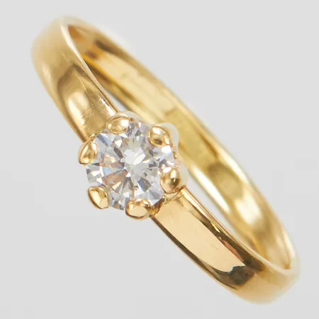 Ring med vit sten, Ø19, bredd: 2,7-6,2mm, 18K Vikt: 0,9 g
