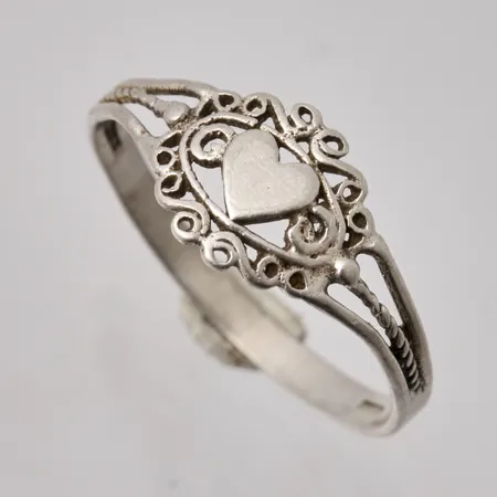 Ring i silver, stl17½, bredd 2,1-8,3mm, 830/1000, vikt 1,08g.