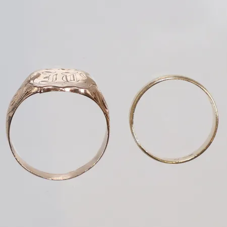 2 st Ringar, defekt, gravyr 14K Vikt: 6,8 g