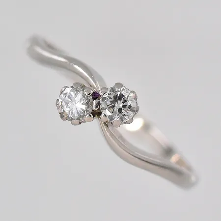 Ring vitguld, diamanter ca 0,24ctv enligt gravyr, stl 18¾, 18K Vikt: 2,5 g