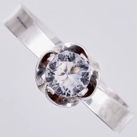 Armring med bergkristall, öppningsbar, Ø ca 5,5 x 6cm, bredd: ca 7-19mm, Alton, år 1976, 830/1000 silver  Vikt: 24,7 g