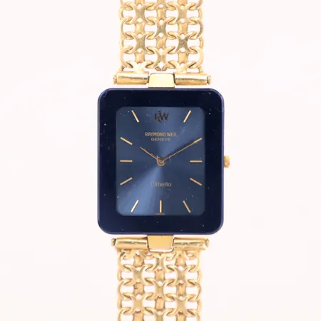 Armbandsur Raymond Weil Othello, 26x29mm, quartz, batteribyte krävs, 18K electroplated, extra glas, tre extra sprintar, fem skruvar, urarmband x-länk, totallängd 19,5cm, bredd 16,6mm, 18K. Bruttovikt 43g Vikt: 43 g