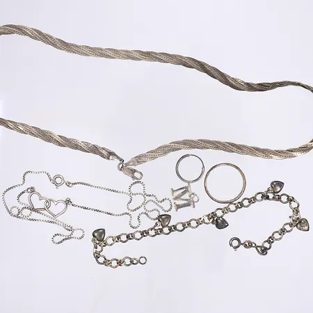 Diverse silver defekt silver 830-925/1000 Vikt: 24,7 g