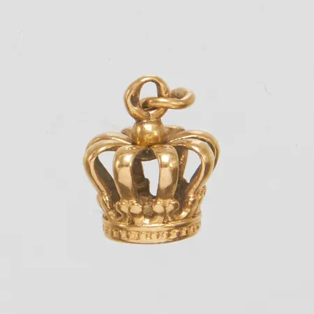 Hänge krona, längd ca 13mm inkl ögla, bredd 9mm, bruksslitage, 18K Vikt: 1,4 g