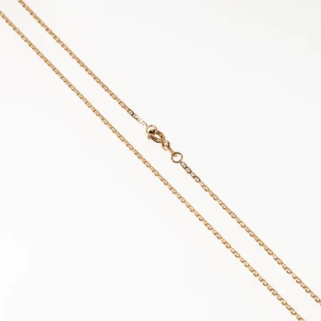Kedja, S-länk med stav i 14K guld. Den är 50,5 cm lång, 1,5 mm bred och väger 2,3g. Fint skick. Springring. 