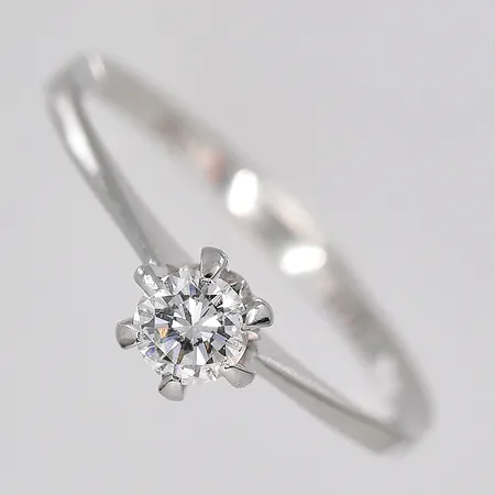 Ring vitguld, diamant 0,22ct enligt gravyr, stl 17, 18K Vikt: 1,6 g