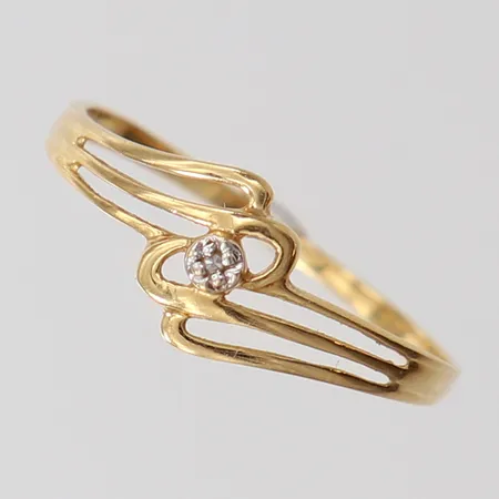 Ring med 8/8-slipad diamant 0,005ct, stl 17, ca bredd 1-7mm. 18K  Vikt: 0,9 g