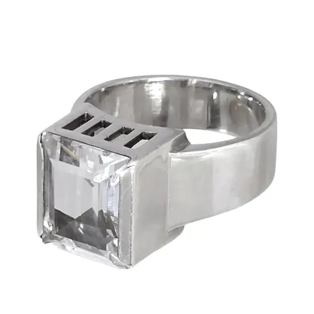 Ring, silver, Bergkristall 9x11 mm, Guldvaruaktiebolaget G. Dahlgren & Co Ab, Malmö, svensk kontrollstämpel, Ø16½ mm, bredd 5-11 mm, fint skick  Vikt: 7,3 g