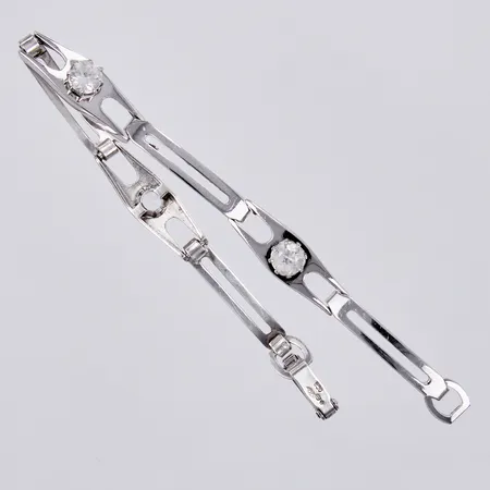 Armband med vita stenar, svenska importstämplar, längd ca 19cm, bredd ca 5-8mm, 830/1000 silver Vikt: 12,2 g