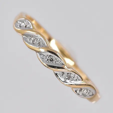 Ring, diamanter ca 5x0,005ct, stl 16¾, tvåfärgad, 18K Vikt: 1 g