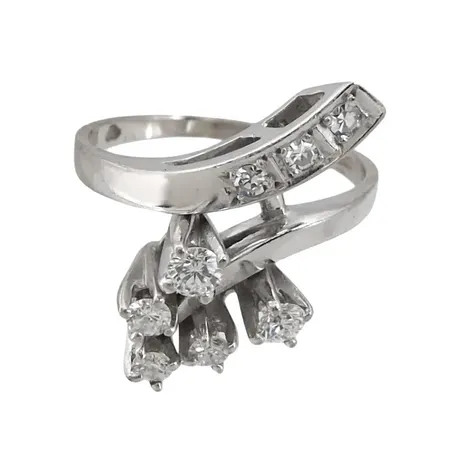 Diamantring, 18K vitguld, Diamanter 8 st - totalt 0,36ct (svagt graverat på fattningens insida), Guldvaruaktiebolaget G. Dahlgren & Co Ab (Gd&Co), Malmö, svensk kontrollstämpel, Ø17,0 mm, bredd 1,7 - 18 mm Vikt: 4,6 g