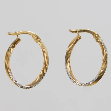 Ett par örhängen creoler, längd ca 21mm, bredd 15,5mm, bredd 2mm, tvåfärgade, 18K Vikt: 1,2 g