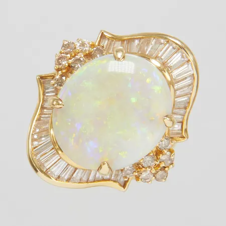 Ring, opal, ca 15,5x13,5mm, briljantslipade samt baguetteslipade diamanter 1,66ctv enligt gravyr, stl 17, bredd 3,5-25mm, 14K, bruttovikt: 9,8g Vikt: 0 g