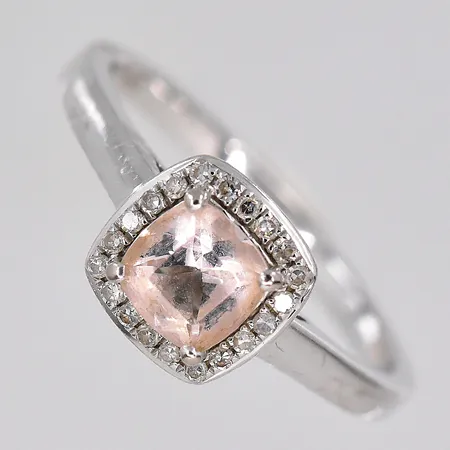 Ring vitguld, diamanter ca 0,10ctv, morganit, stl 16½, GHA, 18K Vikt: 2,9 g