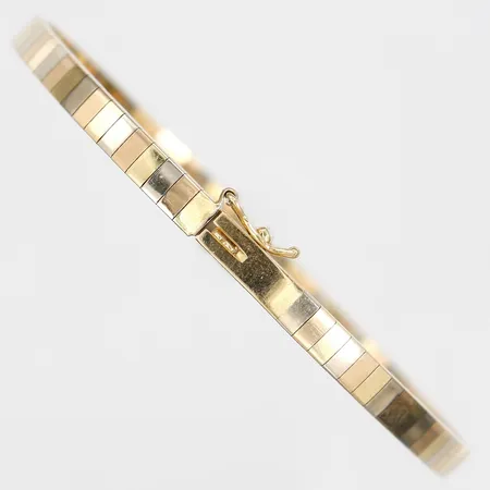 Armband, halvstelt, längd: 18,5cm, bredd: 4mm, trefärgad, bruksskick, 18K guld.  Vikt: 12,7 g