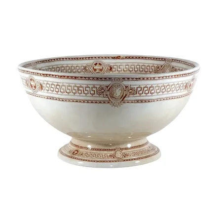 Bålskål, största modellen, "SVEA" Gustavsberg, omkring sekelskiftet 1900, porslin, höjd 19 cm, diameter Ø37 cm, åldersrelaterat skick, något missfärgad, kan med fördel användas som ytterfoder eller liknande, vikt strax över 3700 gram Specialfrakt, kontakta pantbankskontoret för mer information.