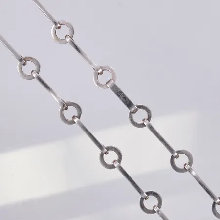 Collier, Efva Attling, "Ring Chain", längd: ca 51,5cm, bredd: ca 2-10mm, 925/1000 silver Vikt: 30,2 g