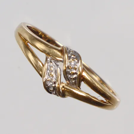 Ring tvåfärgad med diamanter 2xca0,005ct stl 17½ bredd 2-7mm, SSÄ, 18K Vikt: 1,8 g