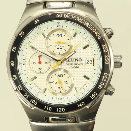 Herrur, Seiko Chronograph, ref.nr: V657-0A10, serienr: 489055, boett Ø 41mm, omkrets runt handled 17cm, inga tillbehör