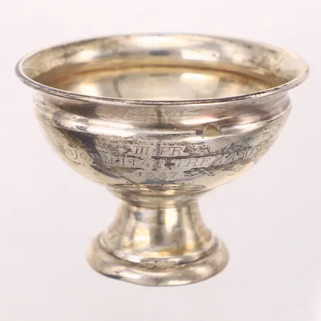 Skål på fot, höjd 6cm, Ø8cm, gravyr, silver 830/1000 Vikt: 57 g