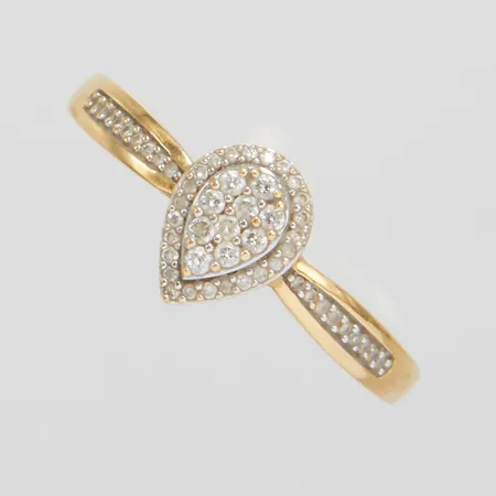 Ring, diamanter 52 x ca 0,0025-0,01ct, stl 19, bredd 1,5-8,5mm, GHA, 18K Vikt: 2,4 g