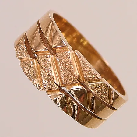 Ring, Ø18¾, bredd 9,5mm, 18K, 7,0g.
