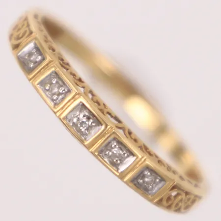 Ring stl 18, bredd 1,5-3,4mm, åttkantsslipade diamanter 5x ca 0,005ctv, GFAB, 18K  Vikt: 1,5 g