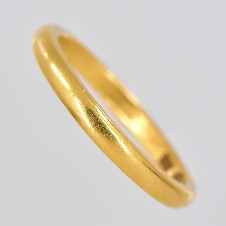 Ring, stl 18, graverad, skev skena, 23K Vikt: 4,5 g