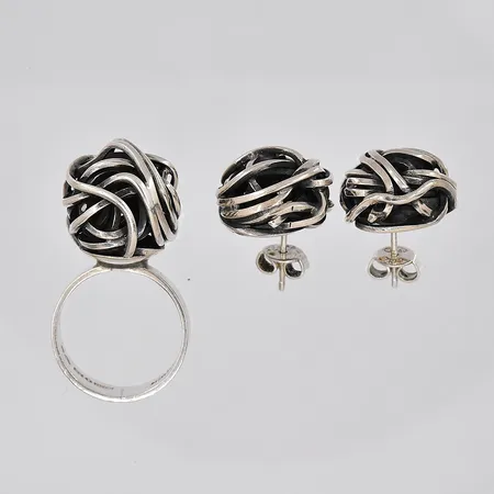 Ring, Isaac Cohen, stl 16¼, Ø 16,3mm, ett par örhängen, Isaac Cohen,  Ø15mm, silver 830/1000 Vikt: 19,7 g
