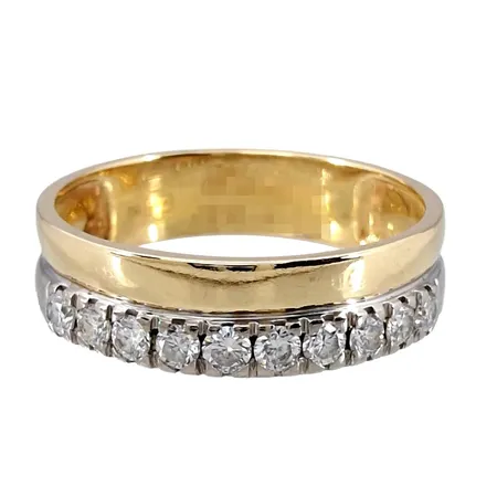 Diamantring, 18K guld, Diamanter 10 x 0,03ct, Guldfynd (GHA), Ø17½ mm, bredd 5 mm, fint skick, borttag av gravyr ingår Vikt: 3,4 g