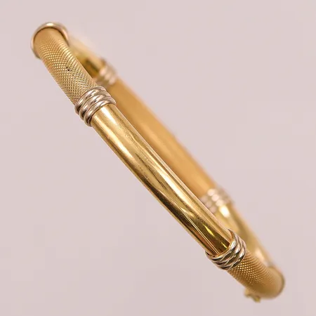 Armband, stelt, liten buckla finns, innermått:48x58mm, bredd:6mm, 18K, 15,3g.