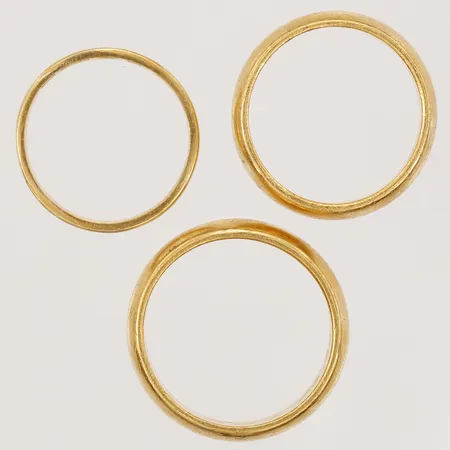 Tre ringar, gravyr, bruksslitage, 23K guld.  Vikt: 29,9 g