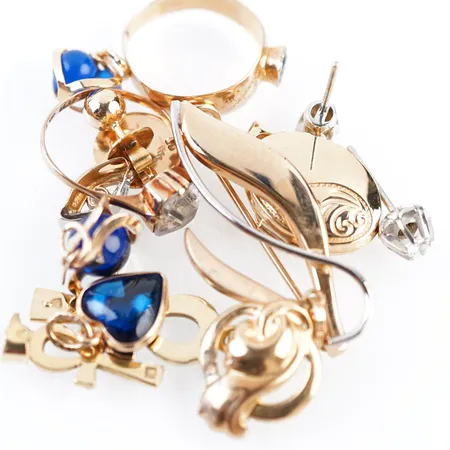 Diverse guld, 18k Vikt: 15,6 g