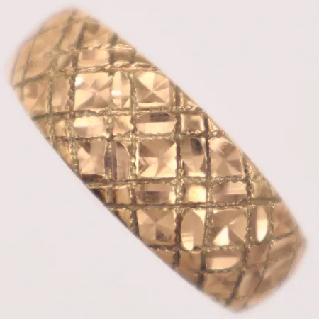Ring med mönster, stl 18¼, bredd 3,5-7,7mm, 14K Vikt: 3,2 g