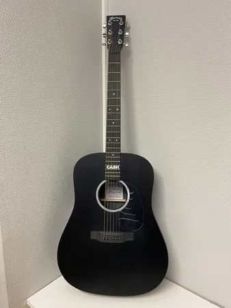 Gitarr, akustisk, Martin & Co, DX Johnny Cash, made in Mexico, mjukt fodral Vikt: 0 g Skickas med postpaket.