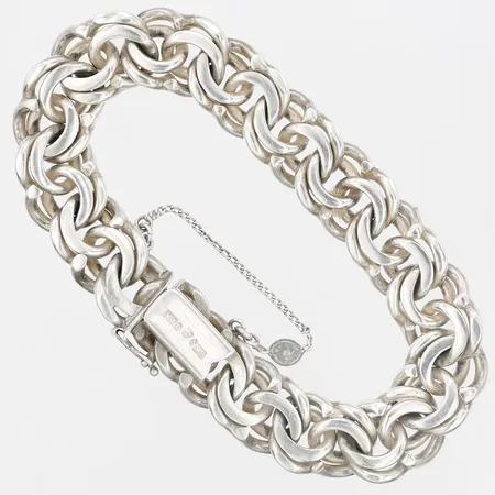 Armband Bismarck, ca 19cm, bredd 13mm, säkerhetskedja, tillverkad av Victor Janson Guldvaru AB 1962,  något glapp i låset, silver Vikt: 62,8 g