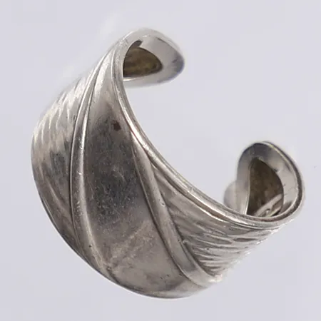 Ring, justerbar storlek öppen skena ca 18¼, silver 925/1000 Vikt: 4,3 g