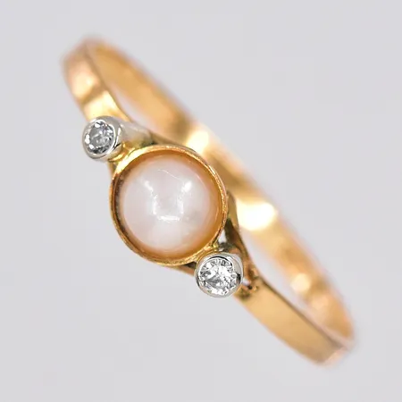 Ring, stl 16, vita stenar, 18K Vikt: 1 g