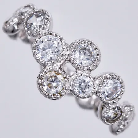 Ring med vita stenar, stl: 17, bredd ca 2-8mm, 925/1000 silver Vikt: 3,3 g