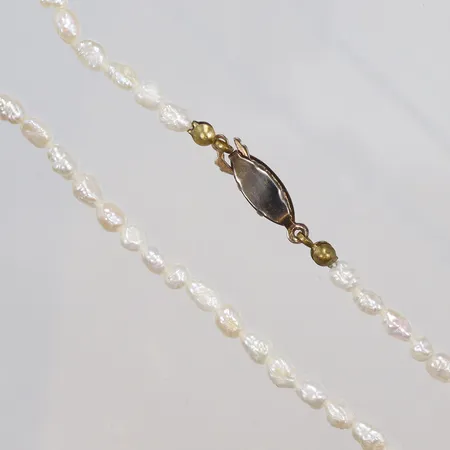 Collier med odlade sötvattenpärlor Ø3-4mm 43cm, lås i oädel metall 