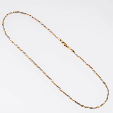 Kedja, 3-radig tvinnad ormlänk i 18K röd- och vitguld. Den är 42 cm lång, 2 mm bred och väger 14,1g. Fint skick. Stämplad KFS (Svedbom & Co AB, Solna), 750. 