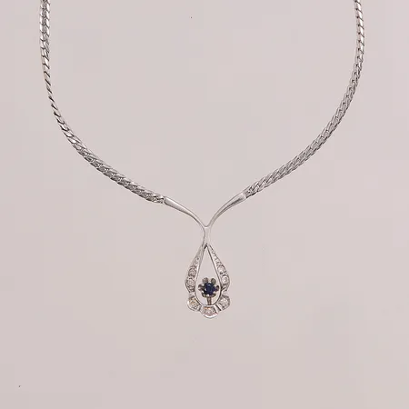 Collier med safir samt diamanter 7 x ca. 0,01ct, 43cm, bredd: 2mm, vitguld, 18K, 8,7g.