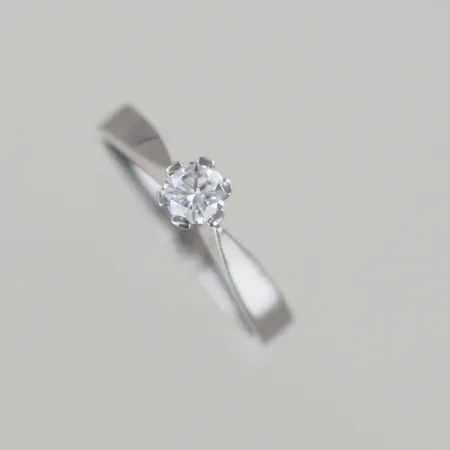 Ring med solitär diamant 0,20ct TW VS god slipning, Ø 17,5 mm, 18k Vikt: 3,3 g