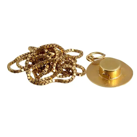 Halskedja med hänge, 18K guld, slitage och bucklor Vikt: 3,8 g
