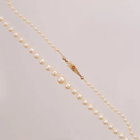 Pärlcollier, doserade pärlor, 55cm, bredd: 3,1-7,5mm, behöver träs om, lås i 18K med fäste för pärla som saknas. Vikt: 0 g